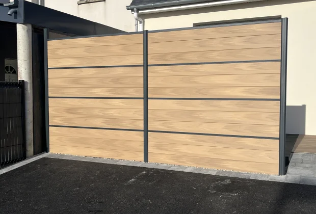 Clôture de lames en bois composite 4